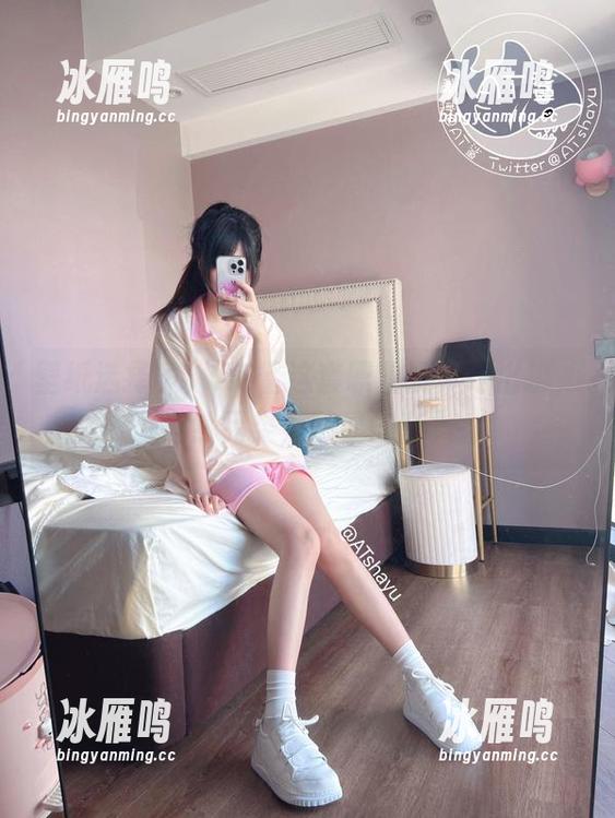 壁纸选择多，AT鲨这套职业装真是出挑，自然另类，不显浮夸。