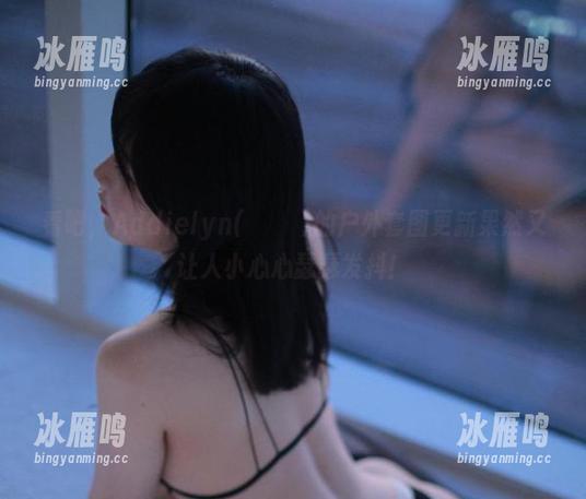 看吧，Addielyn(에디린)的户外套图更新果然又让人小心心瑟瑟发抖！