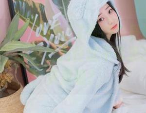 当Bambi(밤비)开始了她的白昼HIGHFANTASY，谁能抵挡住这不可思议的写真资源呢？