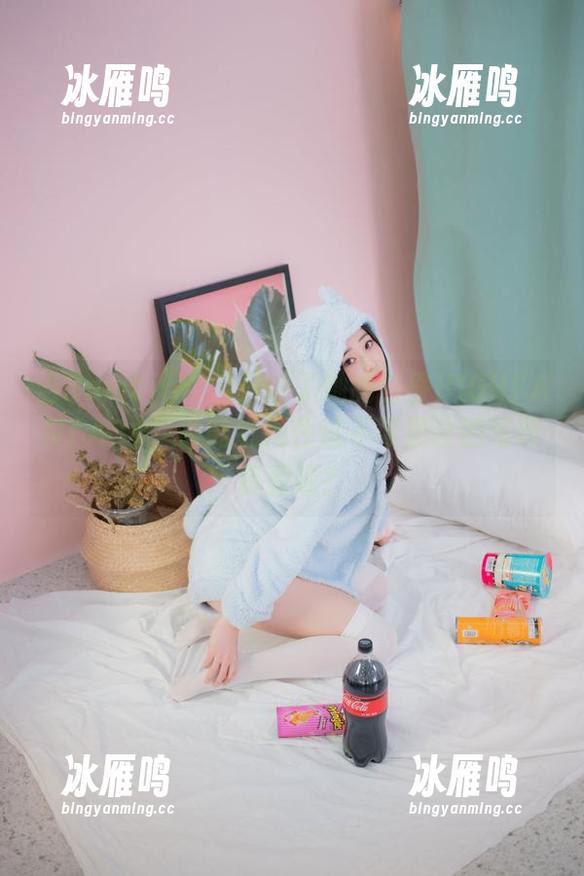 当Bambi(밤비)开始了她的白昼HIGHFANTASY，谁能抵挡住这不可思议的写真资源呢？
