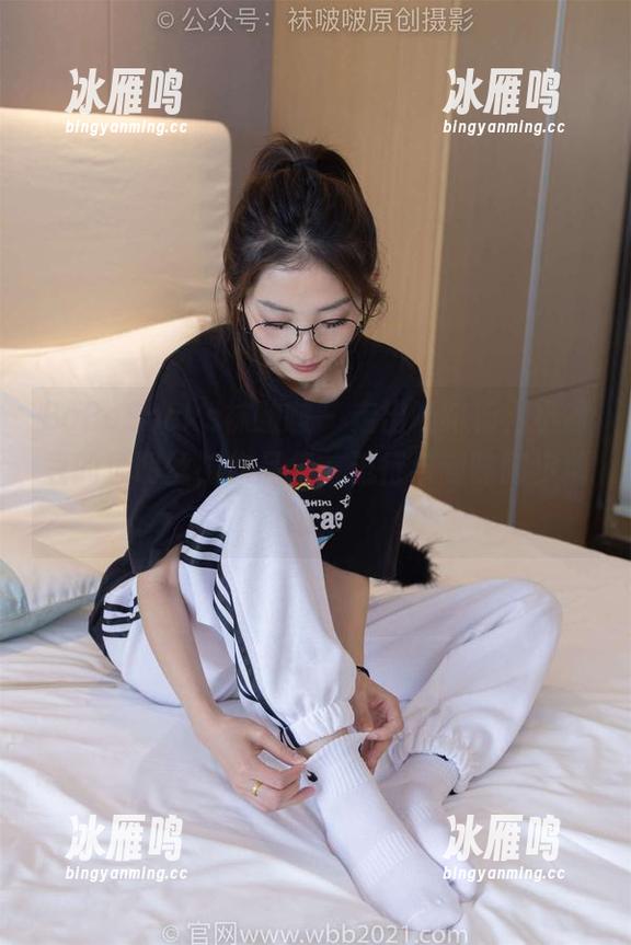 BoBoSocks袜啵啵 - 走出咖啡街，小甜豆的透明丝袜作品集，流行与趣味同步精选！