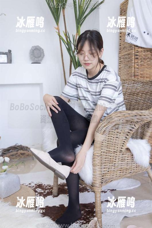 BoBoSocks袜啵啵 - 砂糖的“厚白丝”资源：在花絮中撒点糖
