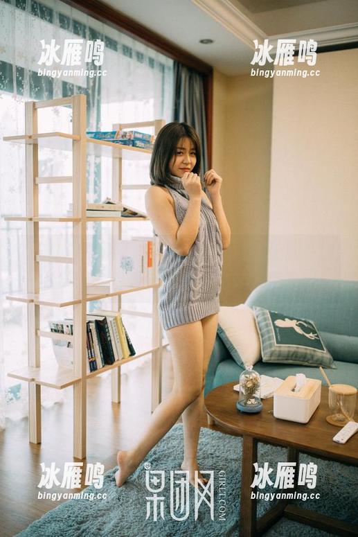 GIRLT果团网 - little贝壳喵的长腿，图片要怎么说呢？原图却总让人停下来