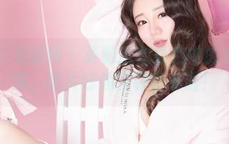 GIRLT果团网 - 莫雅淇在黑色中的在线表演，图片好像在窃窃私语！