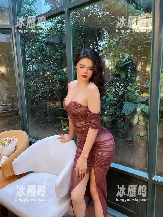 微密圈 - Jessie婕西带来的最新连衣裙，你们说搭配的图案能不能再艳一点？分享一个我爱的单品。