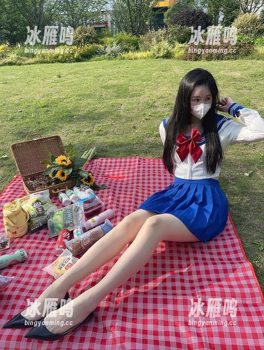 微密圈 - July芝岚精选写真合集：对不起，又加入了你最爱的丝！