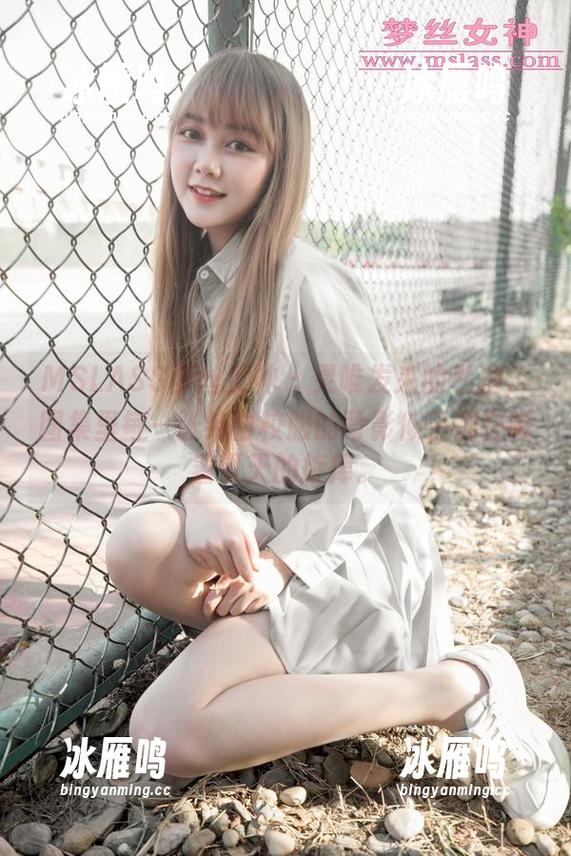 MSLASS梦丝女神 - 灵唯发来的私拍，图集里每一张纯白校服的背影似乎都在唱着夏天的旋律。