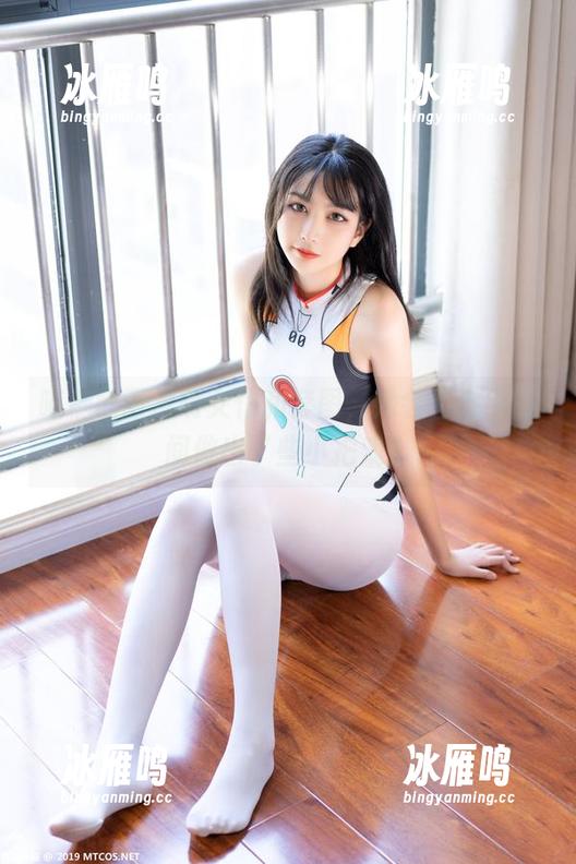 喵糖映画透明女仆和套图，她会不会无意间做出了些小把戏？