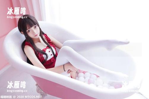 喵糖映画献上黑色暗纹旗袍写真，下载后小心心扑通扑通的！