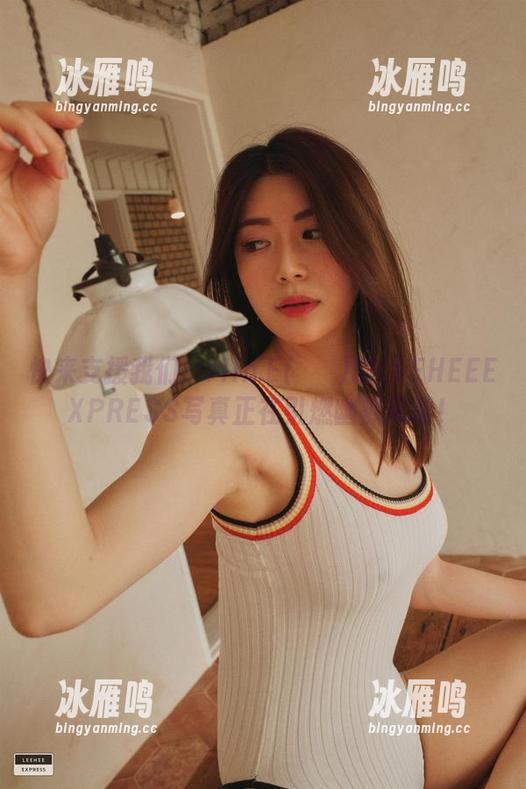 快来支援我们！Min.E(민이)的LEEHEEEXPRESS写真正在引燃幽默风潮！