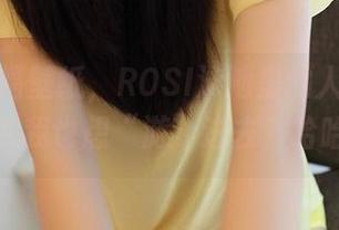 选择一幅壁纸，ROSI泳池里的人不知道其实我也想“游”进去，哈哈。