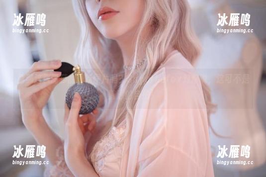 看到这张丽莎的最新图片吗？Sayathefox对你说，这可不是普通的自拍！