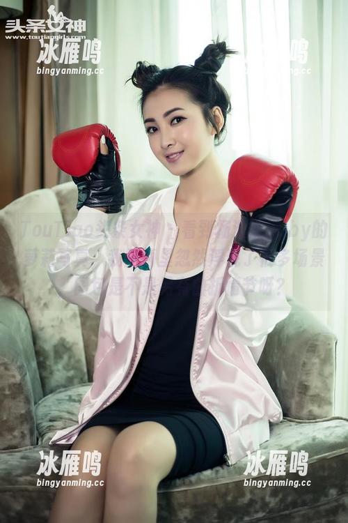 TouTiao头条女神 - 看到杨漫妮baby的萝莉写真，我脑海里忽然浮现了很多场景，图包是不是另有曲折情节呀？