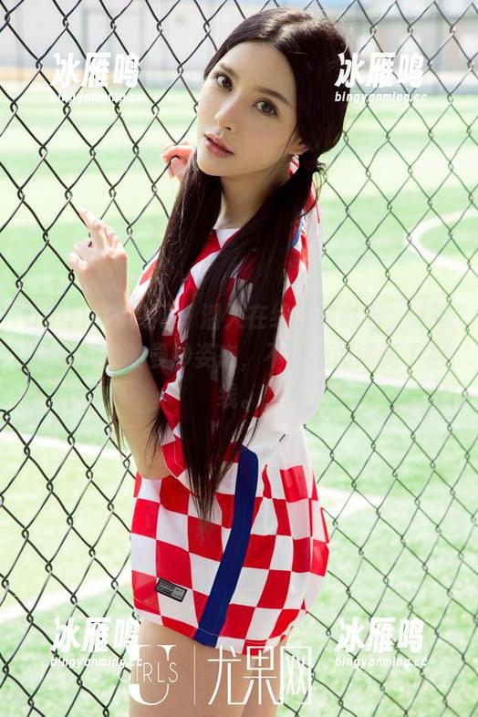 UGirls尤果网 - 潜入在线高清必看，泳池中景思晴的曼妙姿态，不经意间迷离了视线。