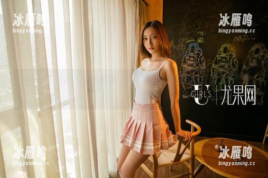 UGirls尤果网 - 夏天图包，李思宁用懒散的姿态打破了所有定义