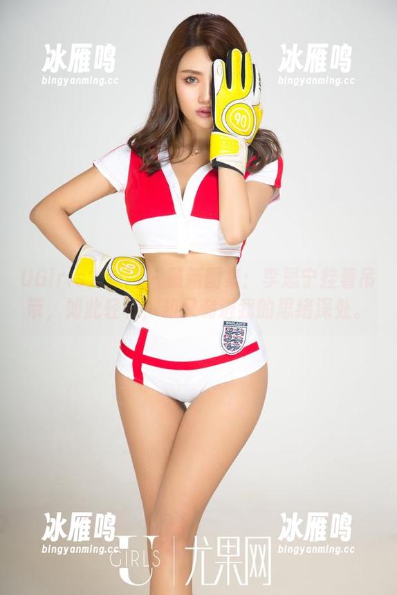 UGirls尤果网 - 最新图集：李思宁挂着吊带，如此轻松，却又刺进我的思绪深处。