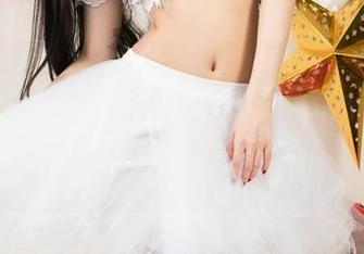 UGirls尤果网 - 图片下载特辑：禅叽zankii教室里的意外发现，比如谁把课桌变成了舞池？