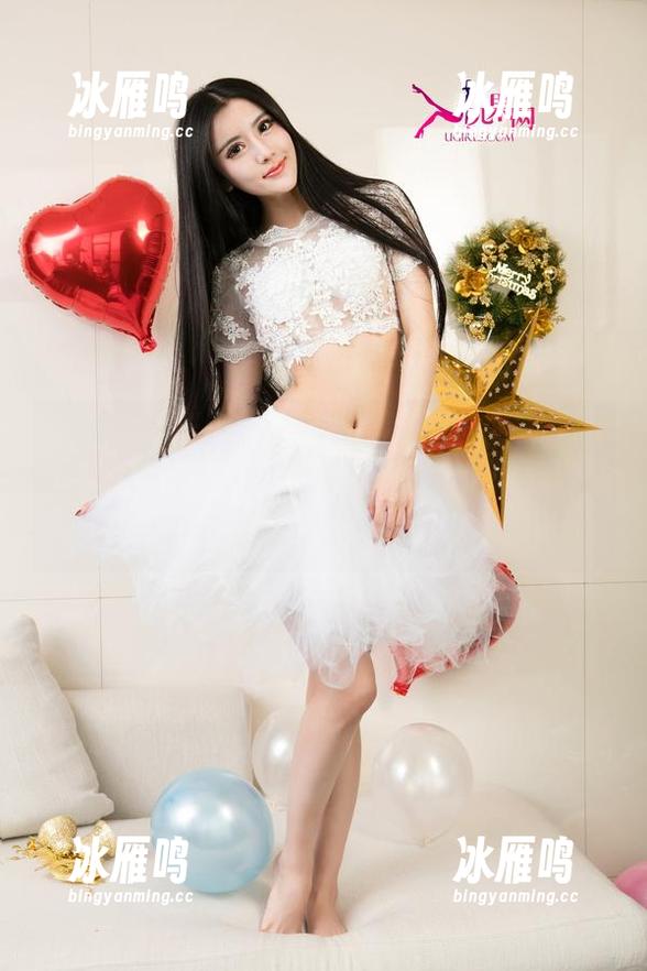 UGirls尤果网-禅叽zankii UGirls尤果网 - 图片下载特辑:禅叽zankii教室里的意外发现,比如谁把课桌变成了舞池?