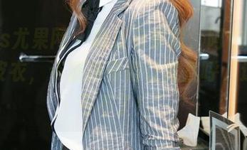 UGirls尤果网 - 杨过有紫霞，阿依努尔瓦娅有皮衣，资源神奇得让我直呼“这波我亏不了！”