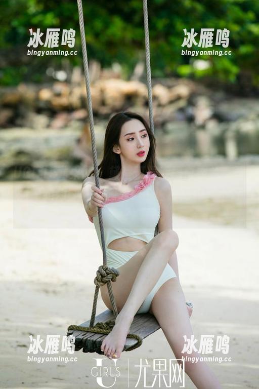 UGirls尤果网 - 黛蓓琪最新黑白照片，画面简约却能让人想起……谁说简约就不行？