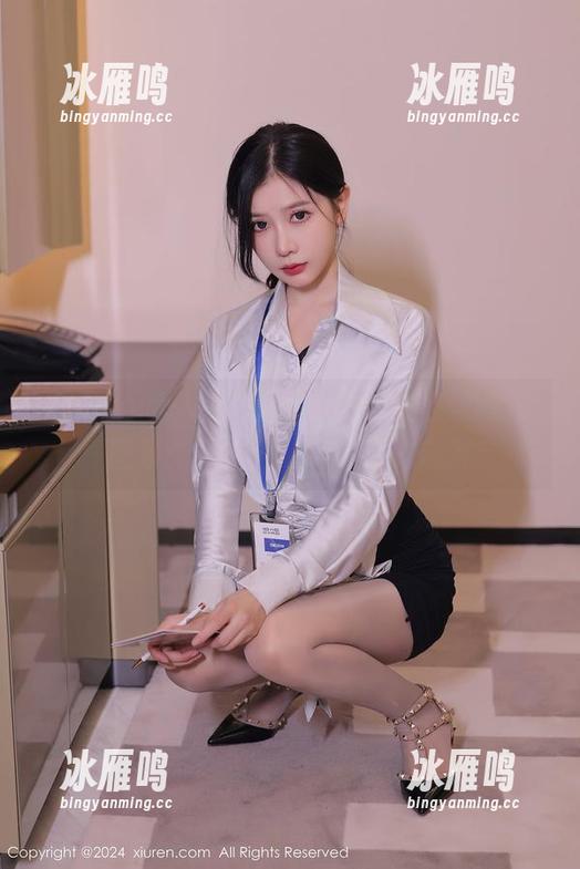 Xiuren秀人网-Angela喜欢猫 Xiuren秀人网 - Angela喜欢猫办公室图集:从文档到咖啡杯的漫游