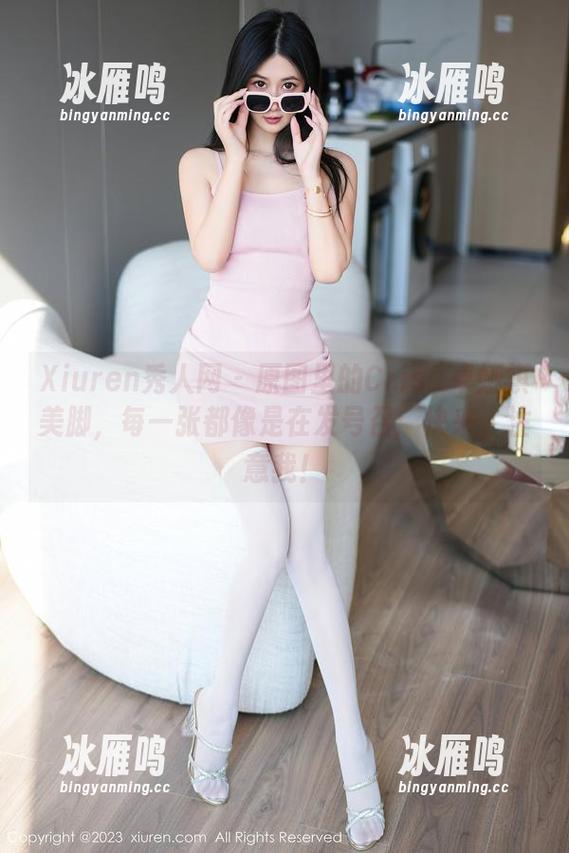 Xiuren秀人网 - 原图里的Cris_卓娅祺美脚，每一张都像是在发号召：快来，注意我！