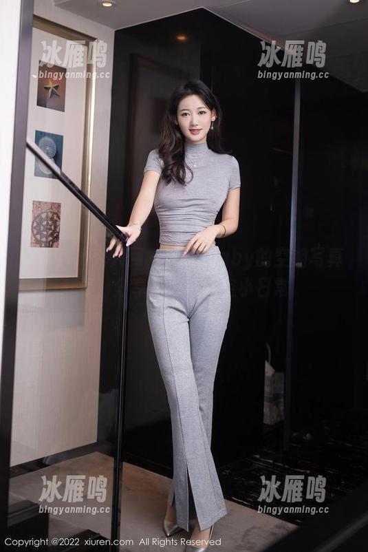 Xiuren秀人网 - Kikibaby的空姐写真集，分享了一点高空小日常