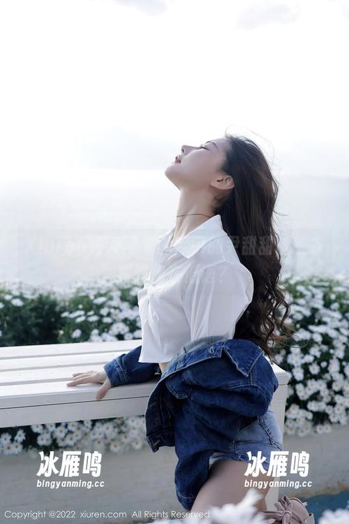 Xiuren秀人网 - 图库中的尹甜甜，连衣裙好像在低语？