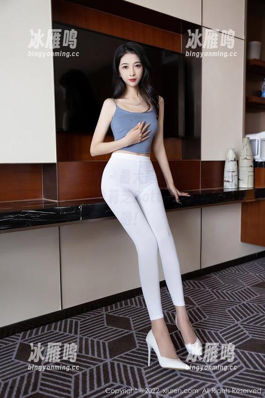 Xiuren秀人网 - 最大胆的猜想：职业装也能有福利，徐莉芝Botty给你展示图片啦！