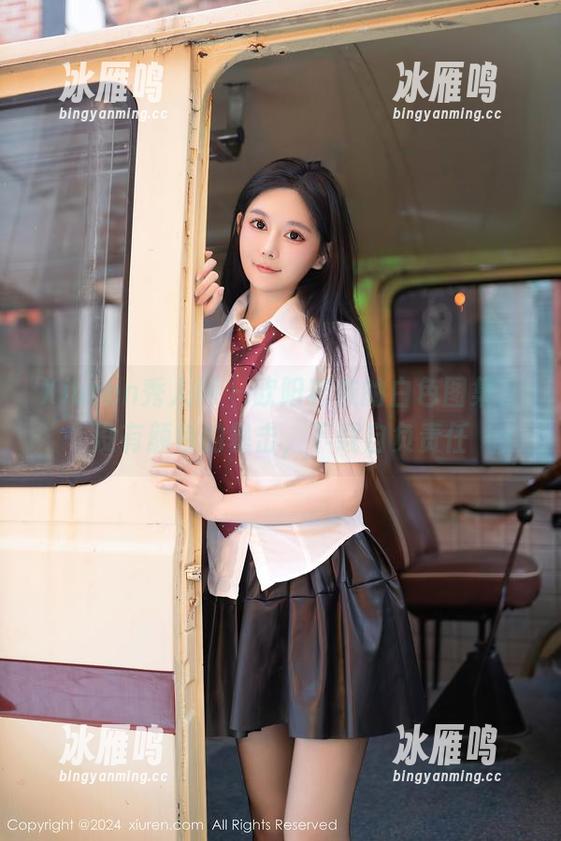 Xiuren秀人网-欧阳若依 Xiuren秀人网 - 欧阳若依的白色图集,没有颜色的暴击,下载自负责任