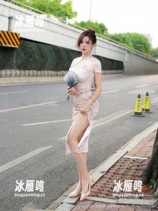 Xiuren秀人网 - 被厨出圈的王俪丁小宝贝：原图和套图下的她，让人想多了！