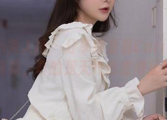 Xiuren秀人网 - 分享绮里嘉Carina的泳衣写真集，真的是天气也变得妩媚了？