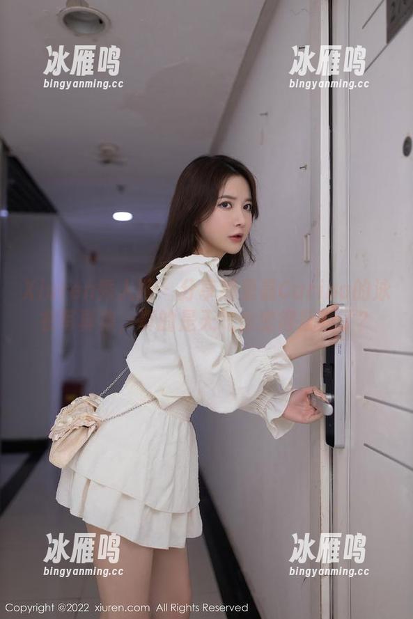 Xiuren秀人网 - 分享绮里嘉Carina的泳衣写真集，真的是天气也变得妩媚了？