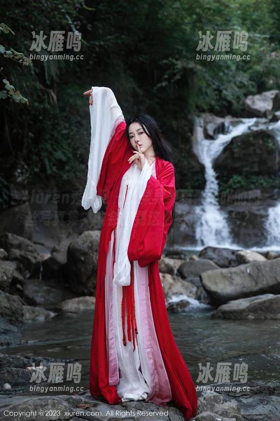 Xiuren秀人网 - 艾栗栗栗栗栗栗吖的肉丝写真集，谁会想到这么有趣的组合？
