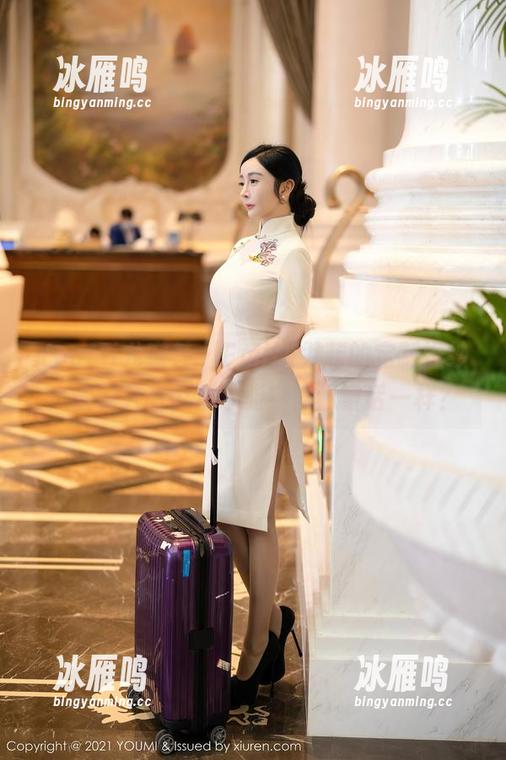 YouMi尤蜜荟 - Emily尹菲的定制婚纱：谁说只有公主才能穿得像童话一样？
