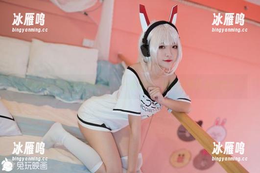 lovely呆玄的定制写真、一堆图片，谁能说她没点秘密？