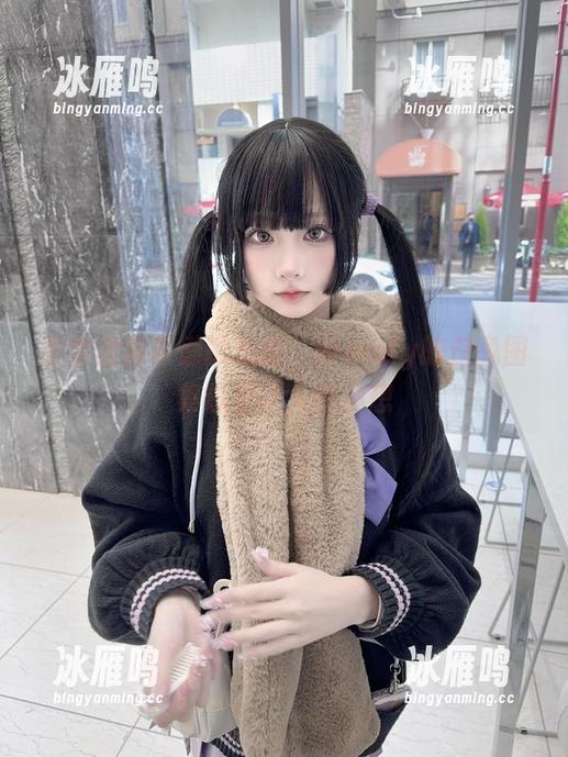 全套妆容与懒散态度，Wendy的白兔图集总是让人想多想