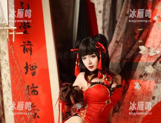 在一米八的大梨子的和服写真集精选中，找寻不经意的优雅