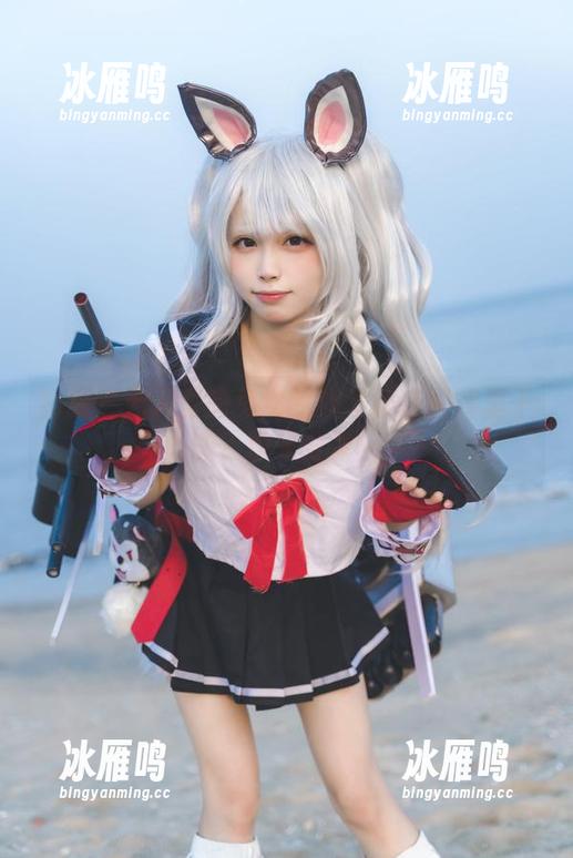 三无人型 猜猜三无人型的兔女郎战斗服在图库里干嘛?快来分享!