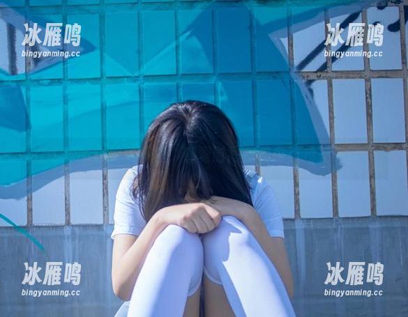 在今汐的白丝写真里，感觉时间仿佛也被拉长了嘛。