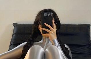 微密圈 - 她又来了！俏妞qiaoniuTT的最新分享，雅俗共赏，这是你未曾见过的俏皮。