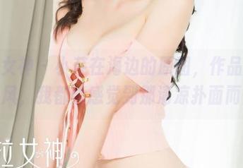 克拉女神 - 小芹在海边的原图，作品抓住了海风，我都能感觉到那清凉扑面而来。