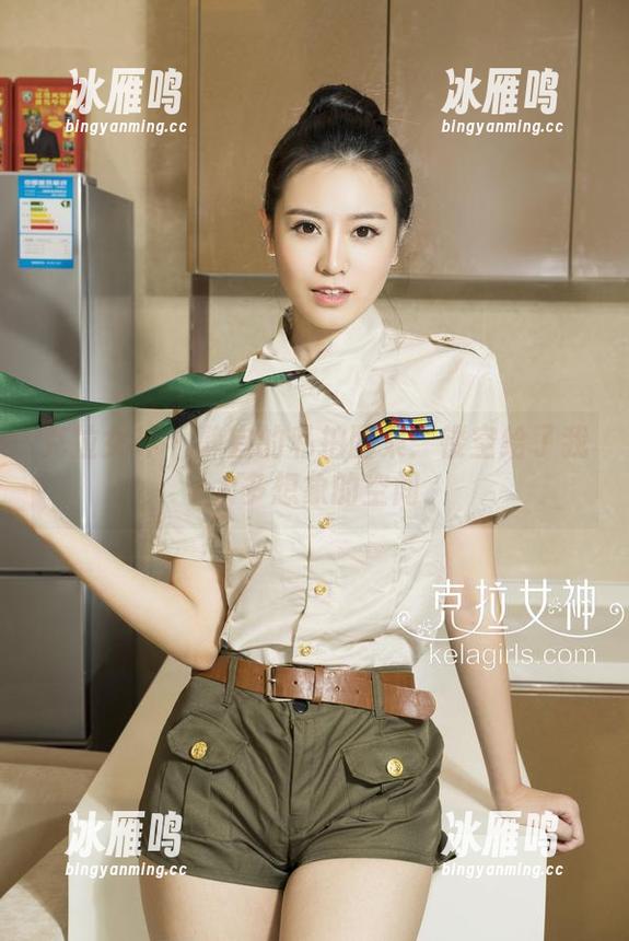 克拉女神 - 静宜的私拍图集：镂空给了我太多想象的空间