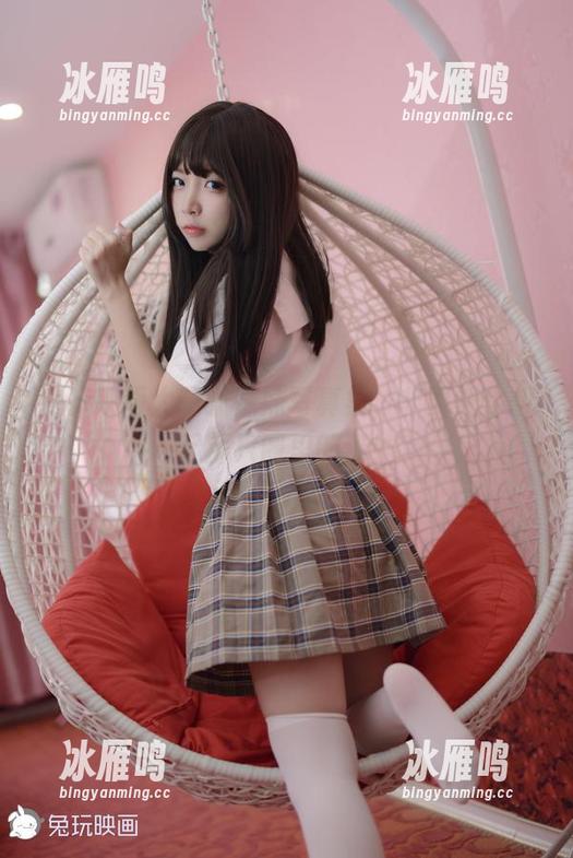 兔玩映画大眼睛妹妹写真集，非要让你想起那只圈里的猫！