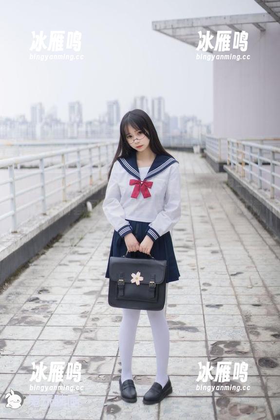 是谁把周末的惬意放在了白色浴巾里—兔玩映画新套图等你来享用，各种资源满满！