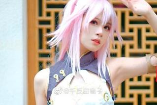 找到黑白的真实千反田鹿子，原图暴露出无圣光的调调…