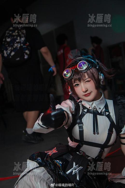 听说喵喵的喵吖的新写真中，翅膀坠落，居然美得要刷屏，来逛逛这波美图。