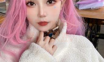 高清资源，大肉丸Amiee的网袜奇观，果然引人入胜。
