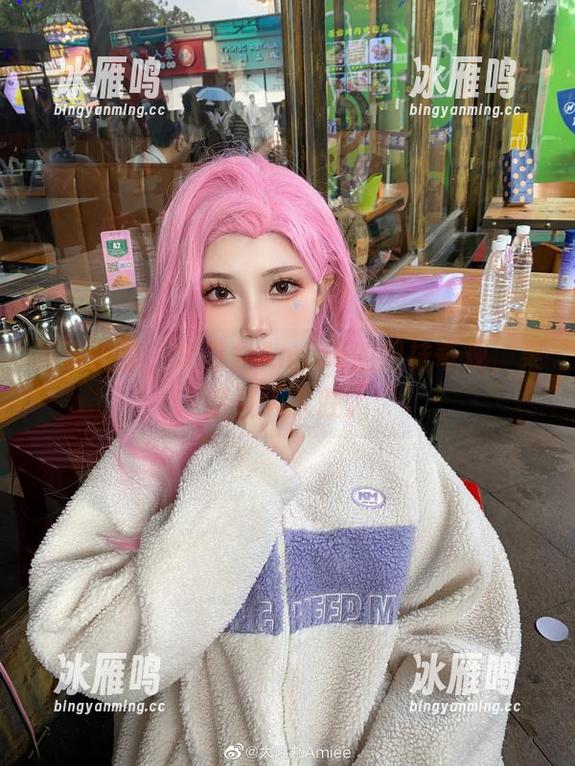 高清资源，大肉丸Amiee的网袜奇观，果然引人入胜。