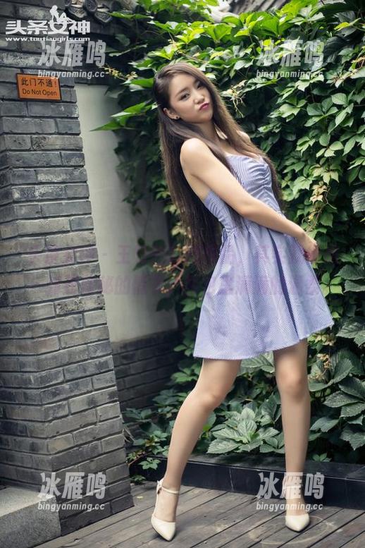 头条女神 - 王竹的制服作品，其实就像是一封封隐秘的情书，图包里满满的温柔。